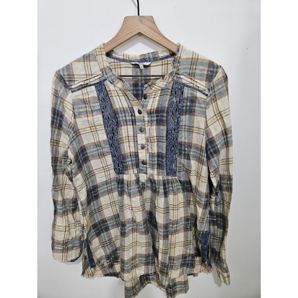 BKE Womens Plaid Crochet Lace Trim Button Up Shirt Raw Hem Blue Tan Small